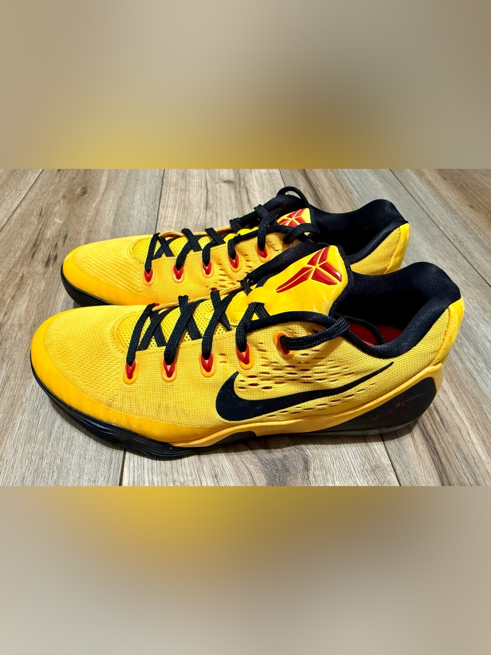 NIKE ZOOM KOBE IX 9 EM BRUCE LEE BLACK GOLD UNIVERSITY RED 646701-700 SIZE 9 EUC